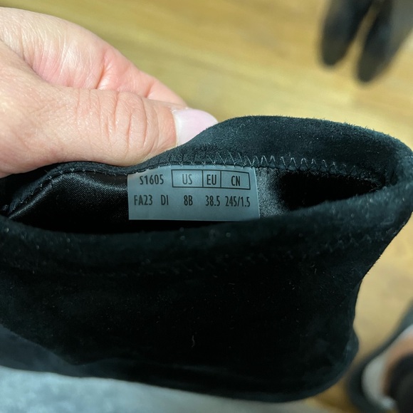 Stuart Weitzman black suede sock slip on ankle bootie size 8 - Picture 2 of 6